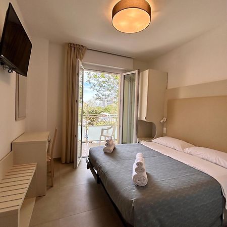 Hotel Brigantino Милано Мартима Екстериор снимка