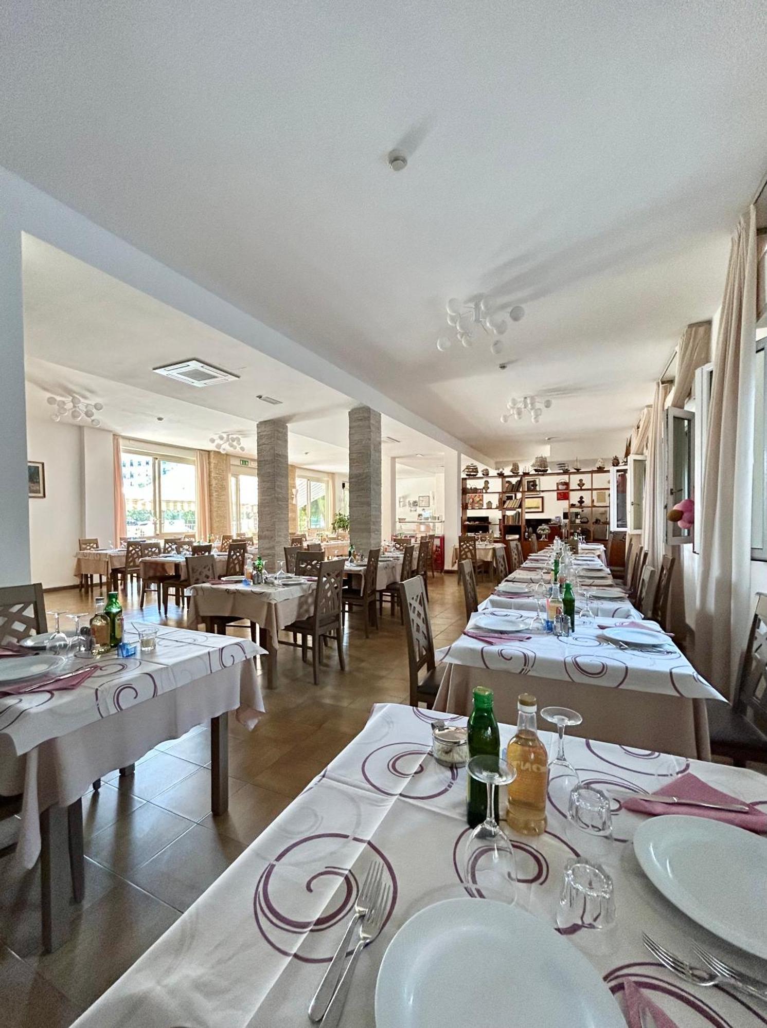 Hotel Brigantino Милано Мартима Екстериор снимка